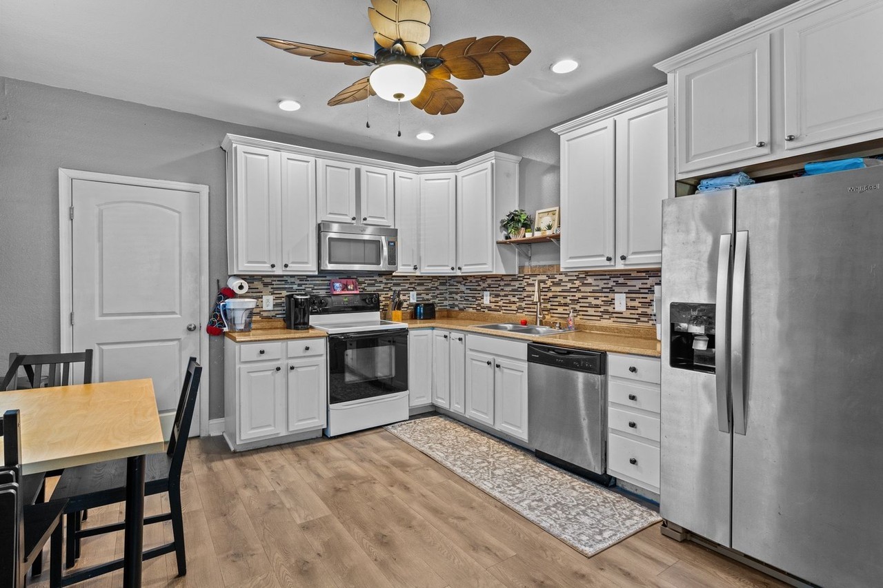 4814 Larkin St - Photo 3 of 25