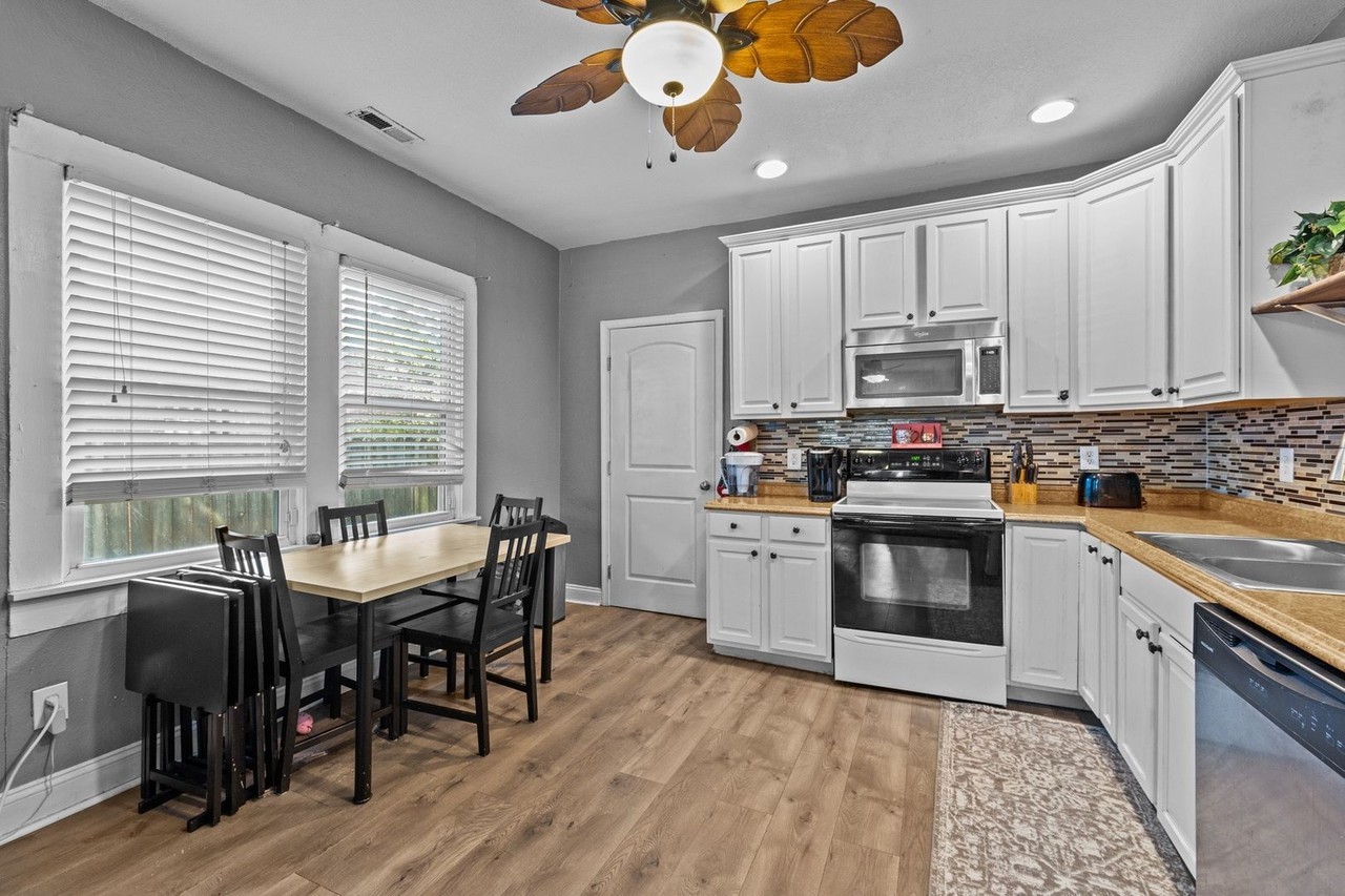 4814 Larkin St - Photo 4 of 25
