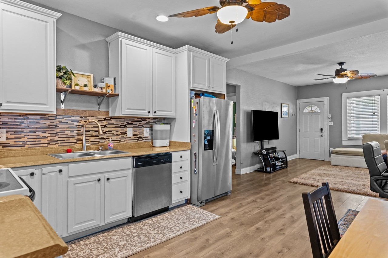 4814 Larkin St - Photo 5 of 25