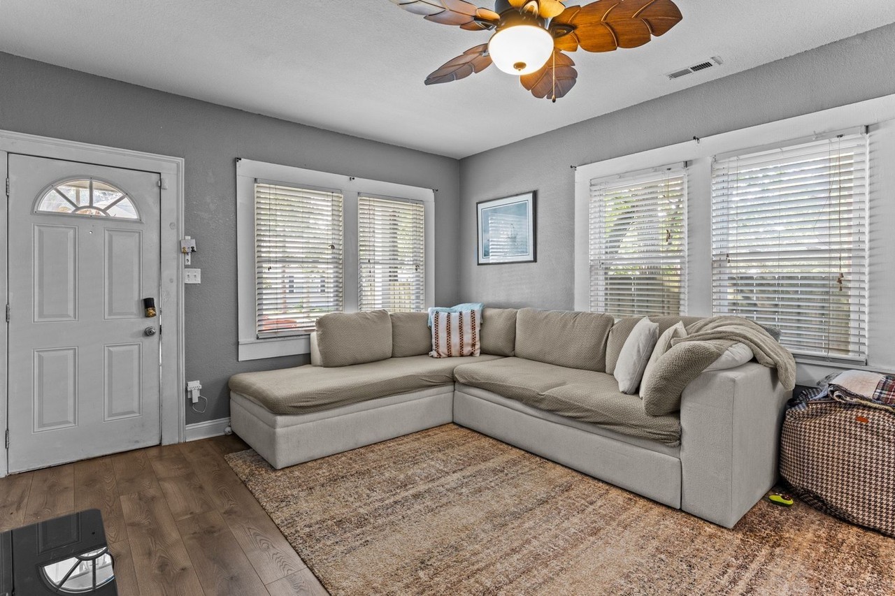 4814 Larkin St - Photo 7 of 25