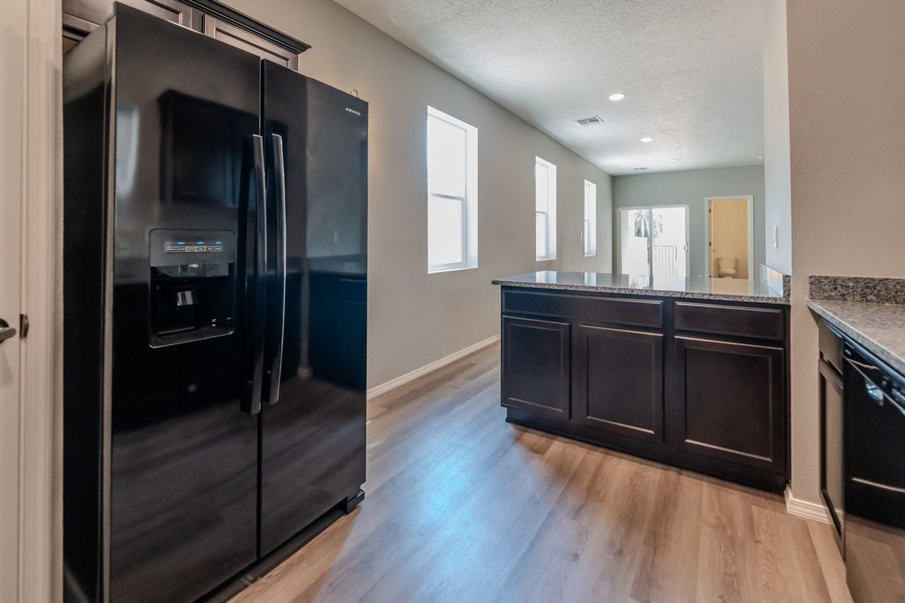 355 San Clemente Ave Nw - Photo 3 of 10