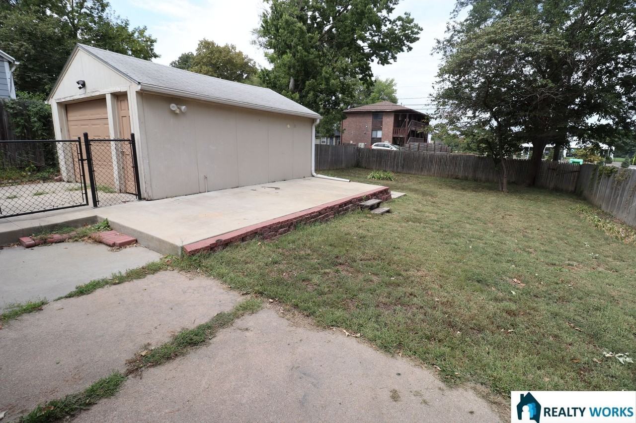 2820 Washington St - Photo 2 of 7