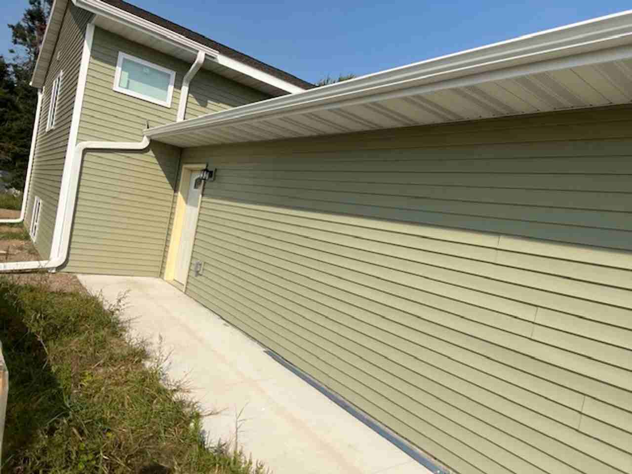 316 Brock Ave - Photo 2 of 8