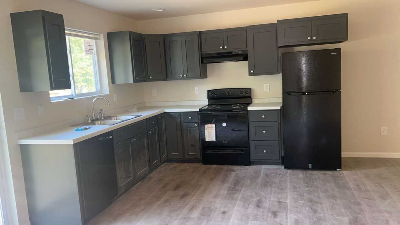 318 Brock Ave - Photo 2 of 7