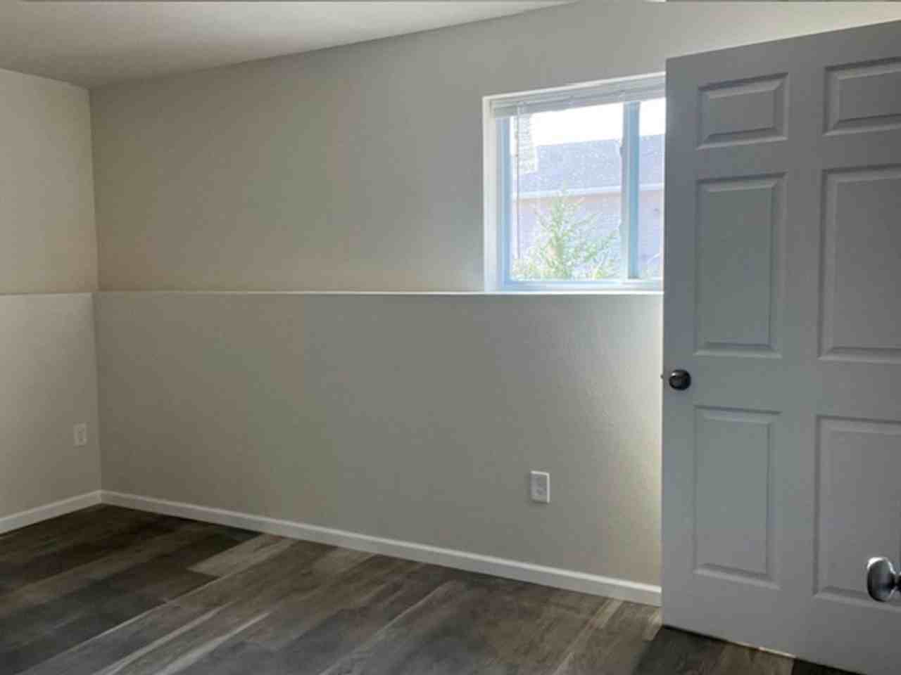 318 Brock Ave - Photo 3 of 7