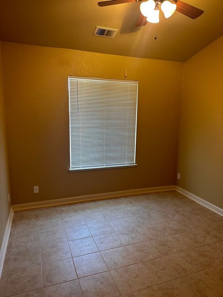 1163 E Springer Dr - Photo 6 of 11