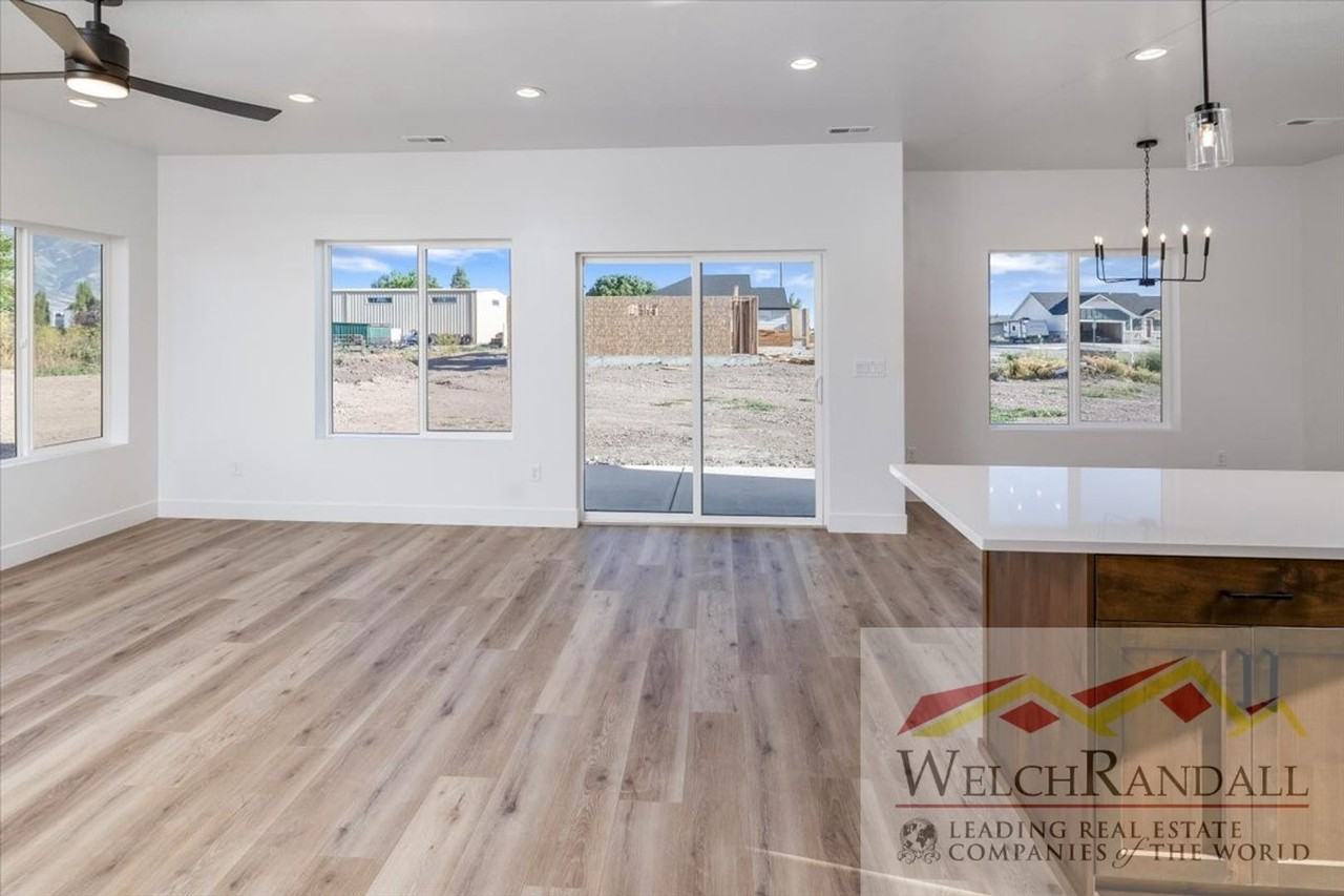 245 W 600 N - Photo 2 of 9