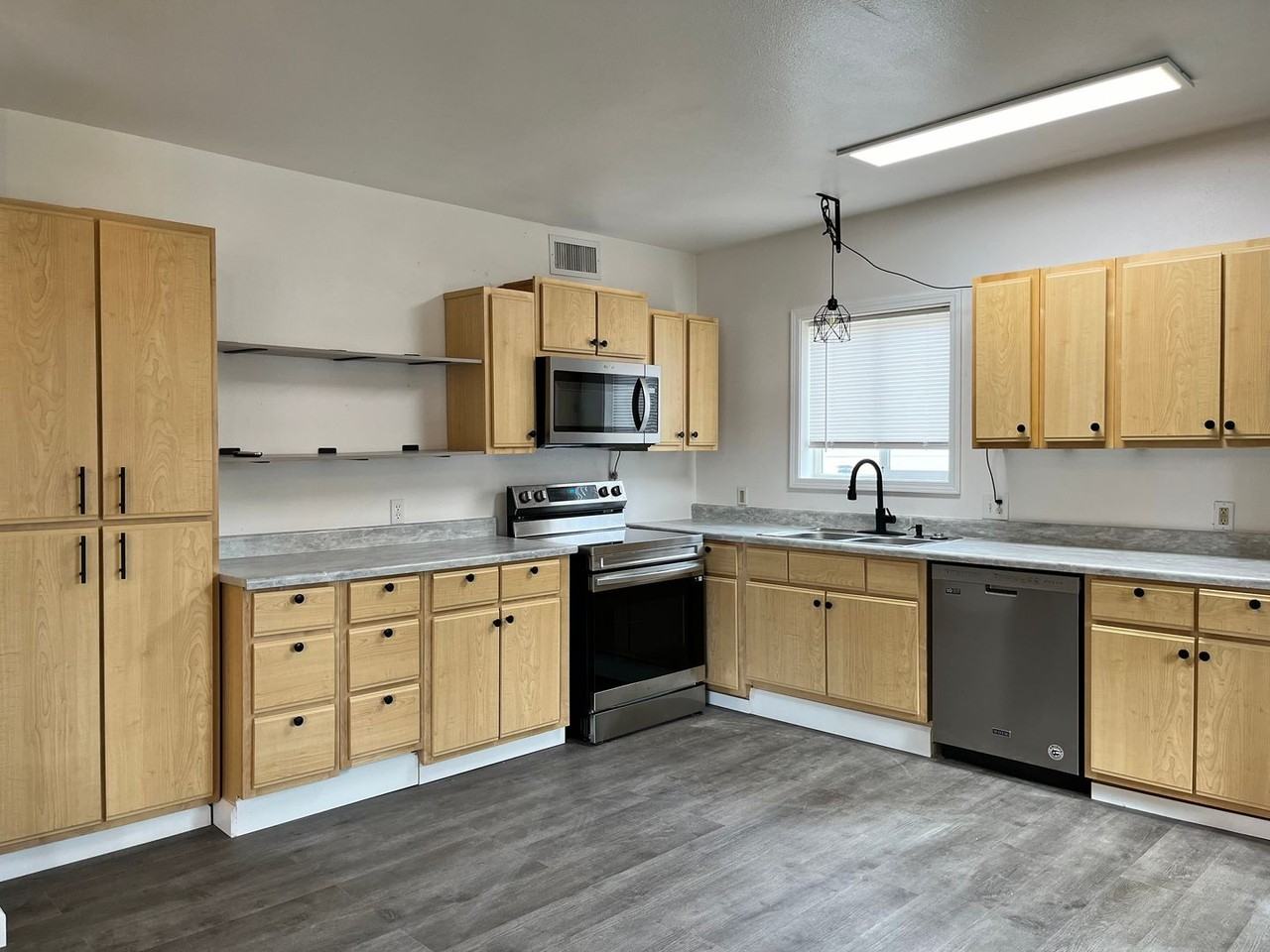 204 Lewiston Ave - Photo 2 of 8