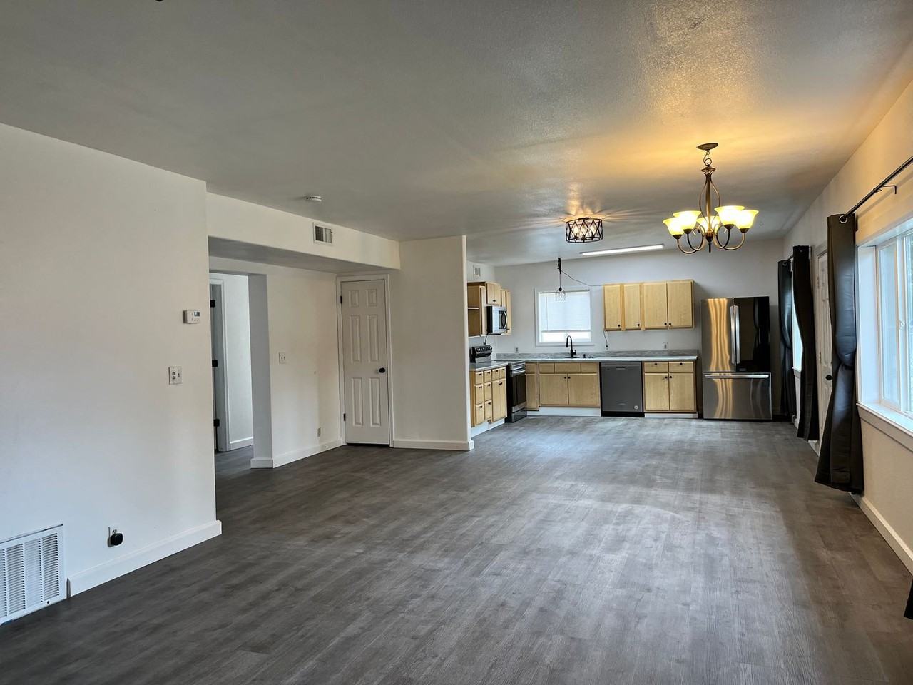 204 Lewiston Ave - Photo 3 of 8