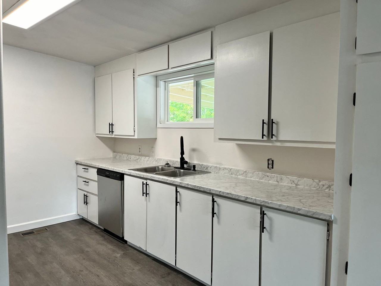 202 Lewiston Ave - Photo 2 of 6