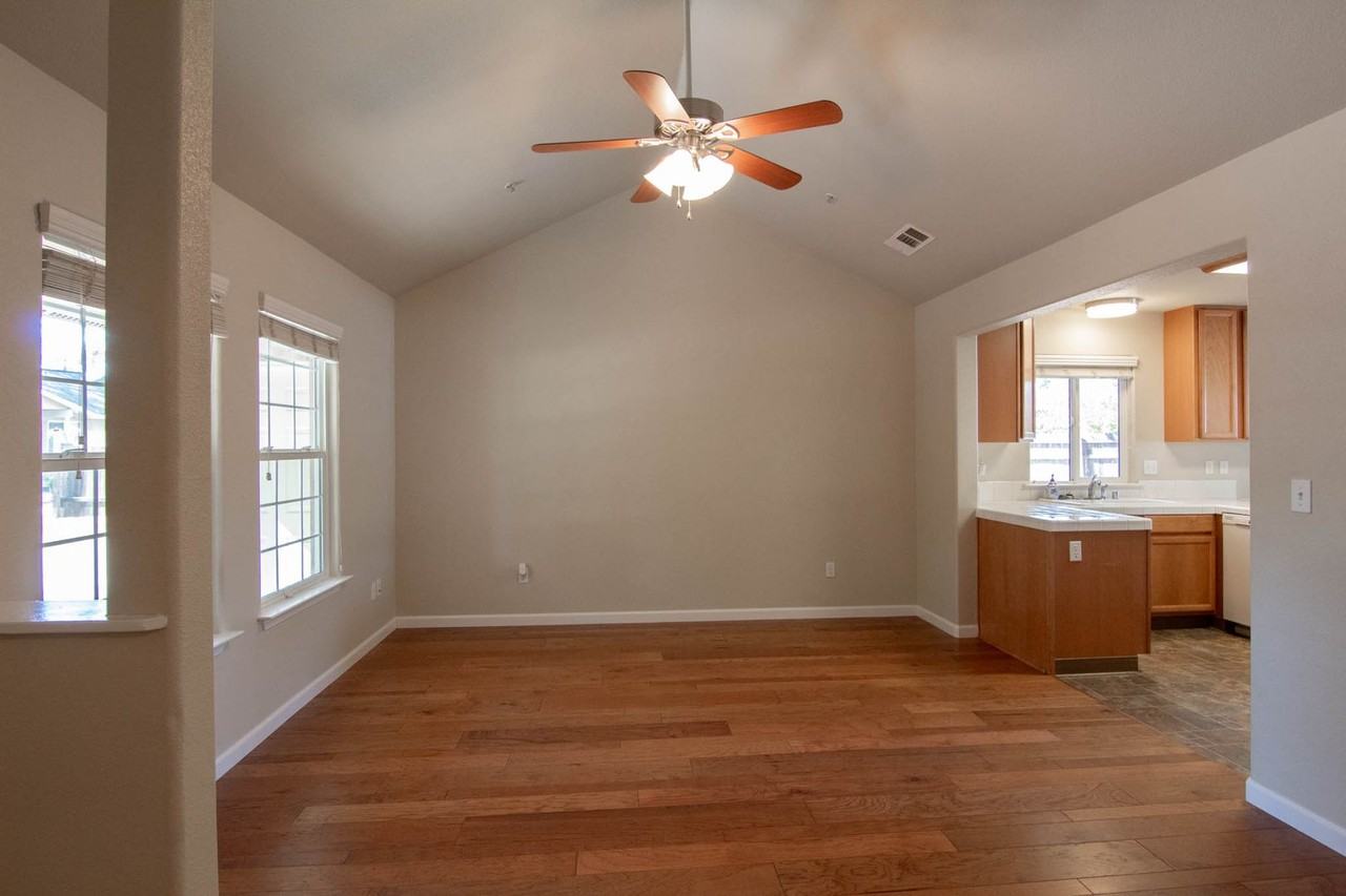 2755 Henderson Rd - Photo 3 of 31