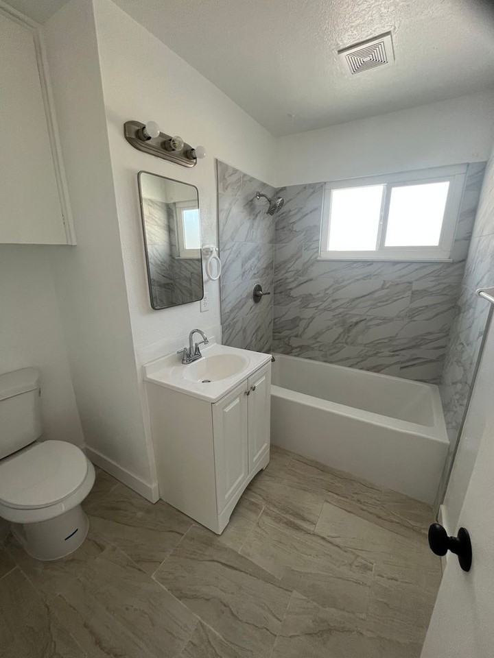 1213 Carson St - Photo 3 of 11