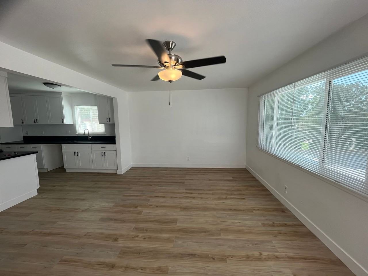 1213 Carson St - Photo 6 of 11