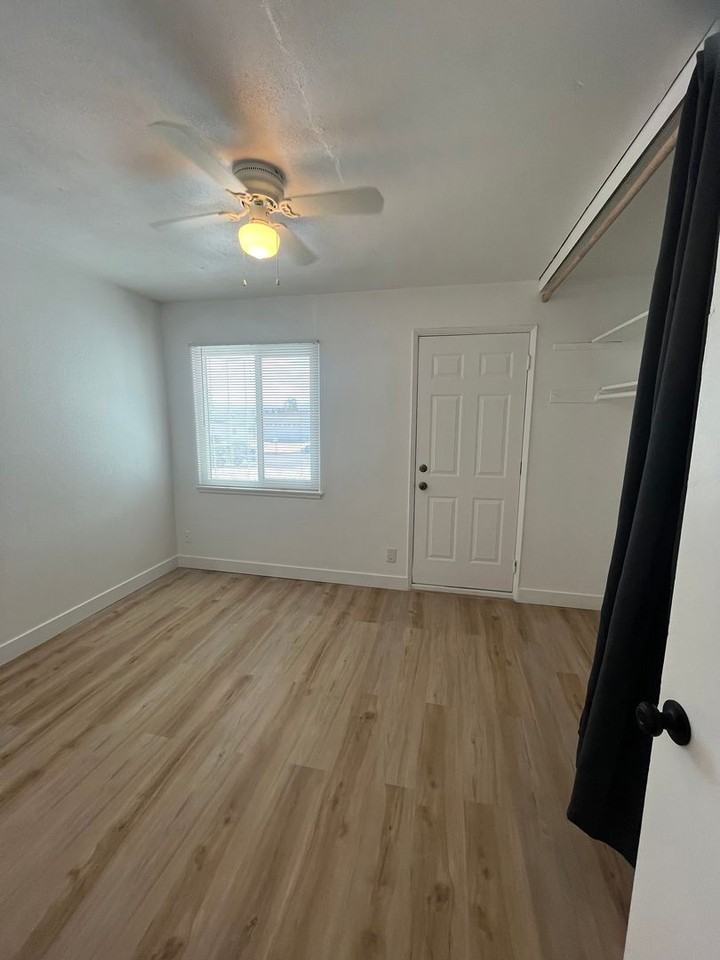 1213 Carson St - Photo 7 of 11