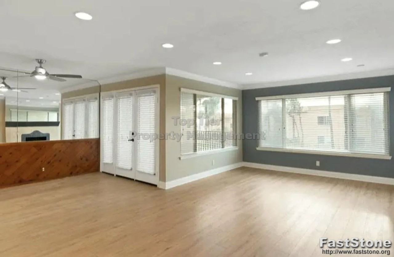 510 N Pacific St - Photo 4 of 12