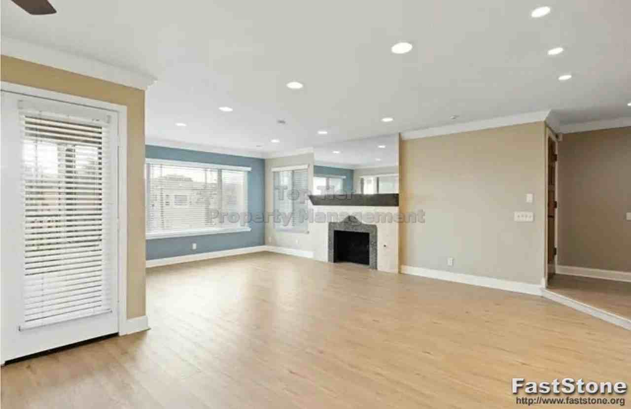 510 N Pacific St - Photo 5 of 12