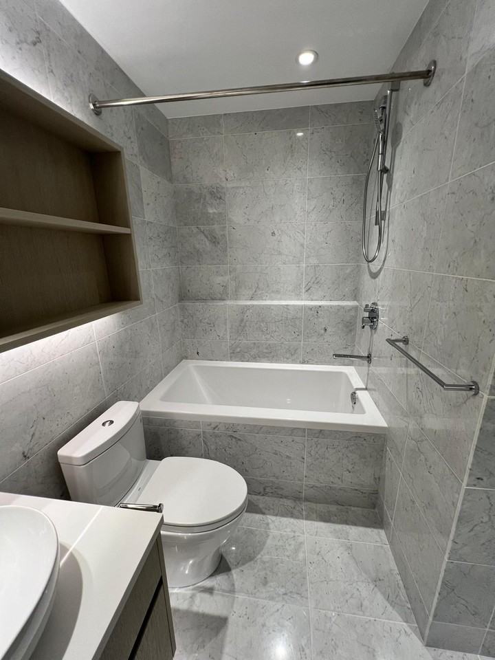 5168 Cambie Street - Photo 5 of 7