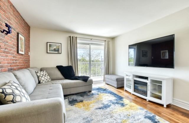 1301 Chemin du Bord-de-l'Eau #7 - Photo 2 of 18