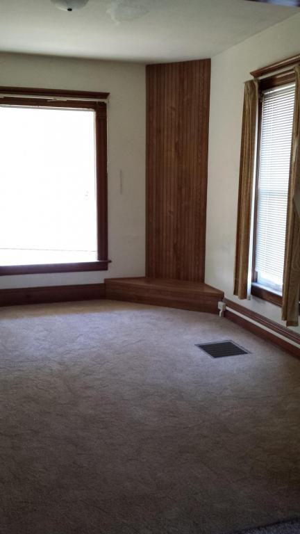 916 Vine St - Photo 3 of 9