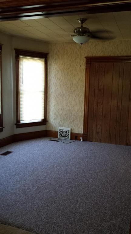 916 Vine St - Photo 4 of 9