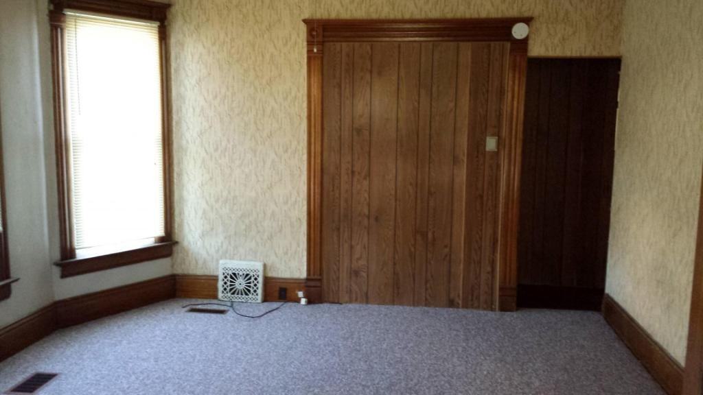 916 Vine St - Photo 5 of 9