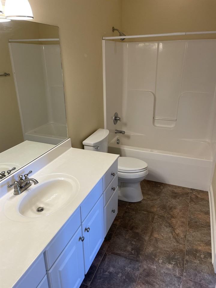 1613 Enterprise Dr #B - Photo 2 of 28
