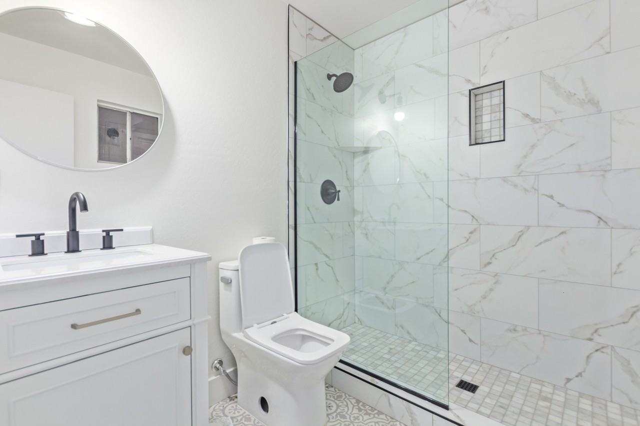 1047 W Elna Rae St - Photo 2 of 38