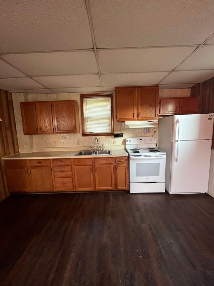 122 Maple St - Photo 2 of 13