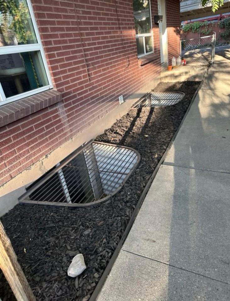 1875 S Edison St - Photo 2 of 16