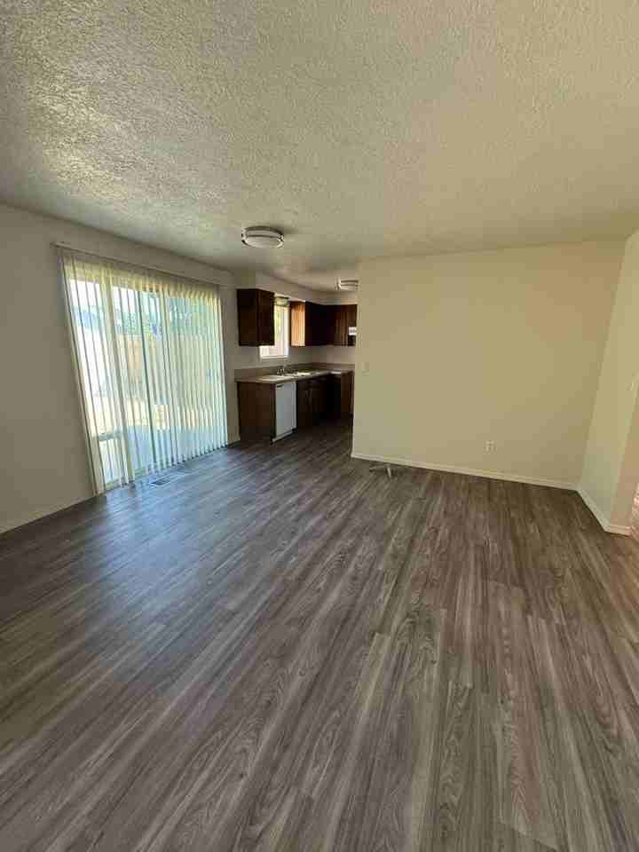 932 Chickadee Ct Ne - Photo 3 of 13