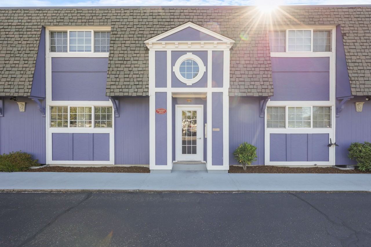 Fountain Courte - Photo 3 of 27