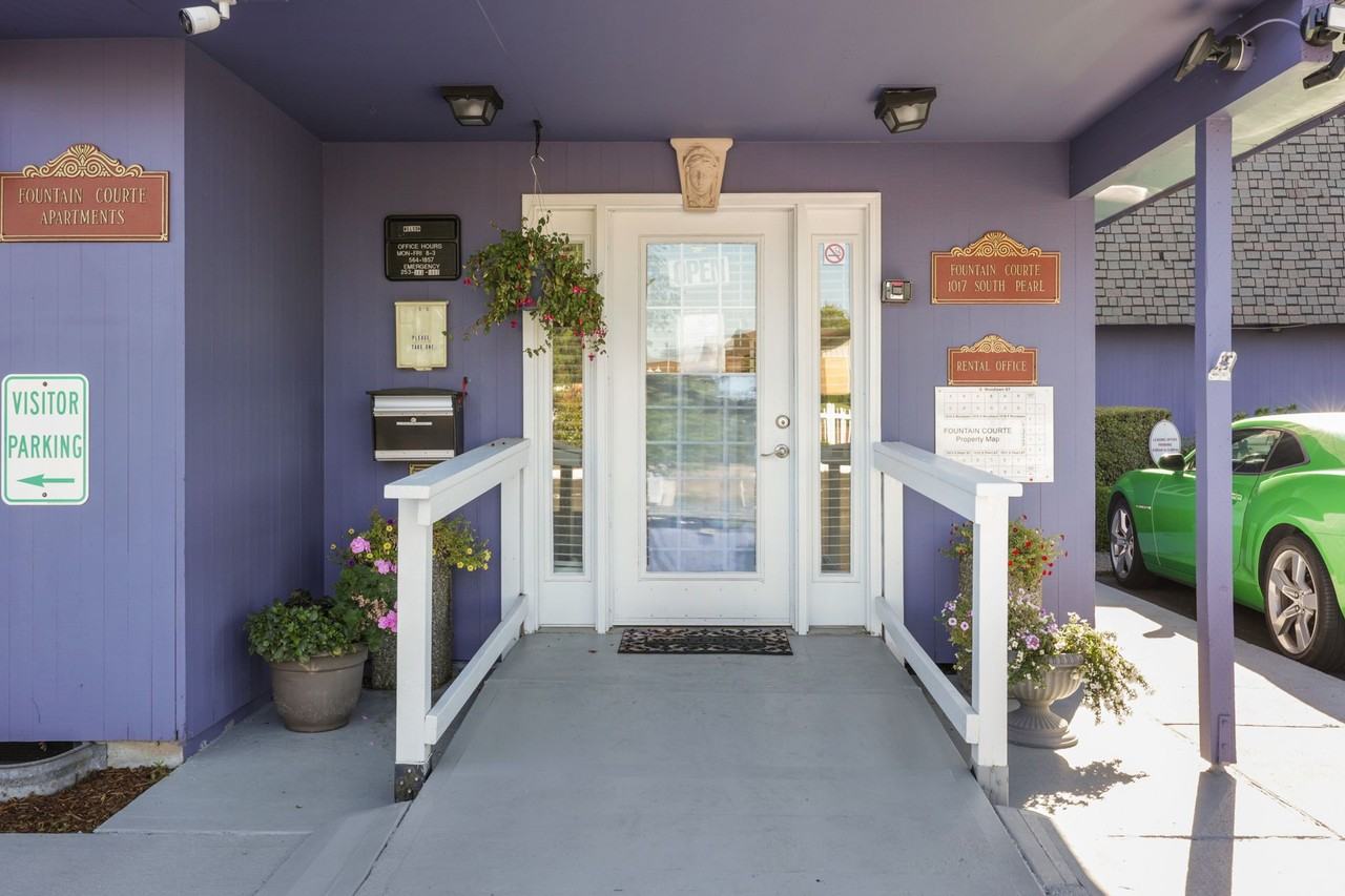 Fountain Courte - Photo 4 of 27