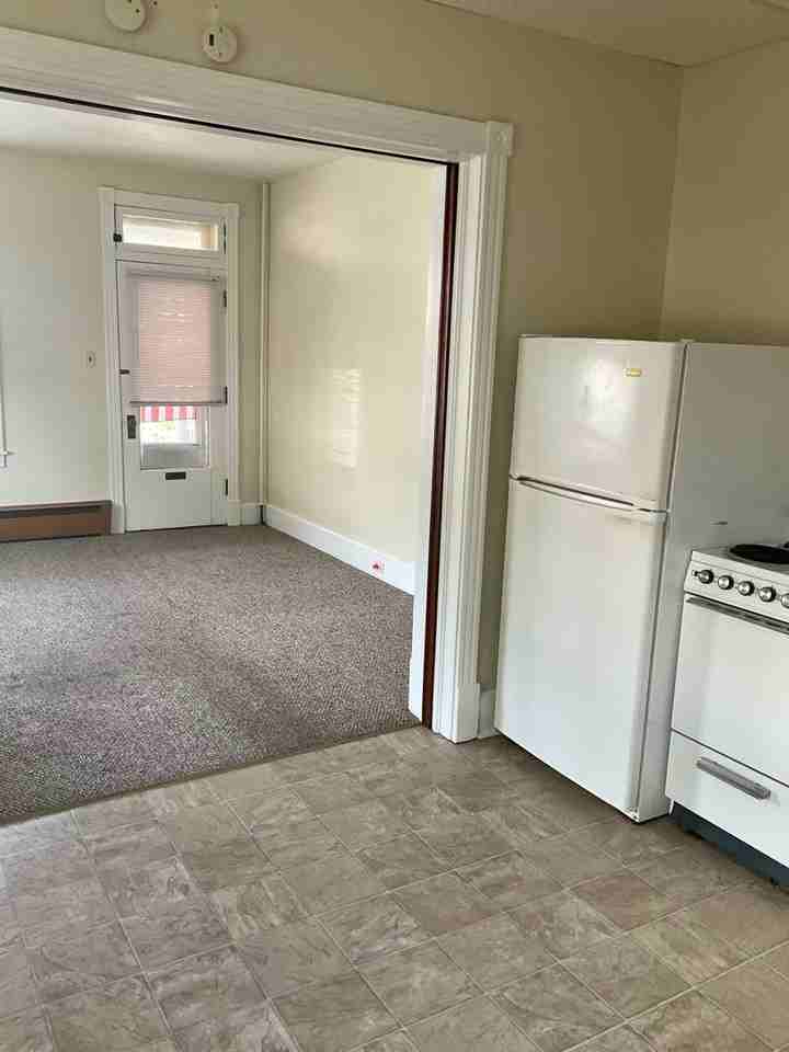 304 E High St - Photo 3 of 7