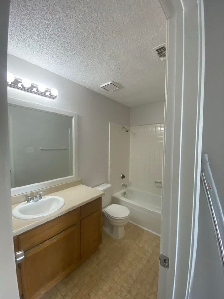 713 Westover Dr - Photo 2 of 9