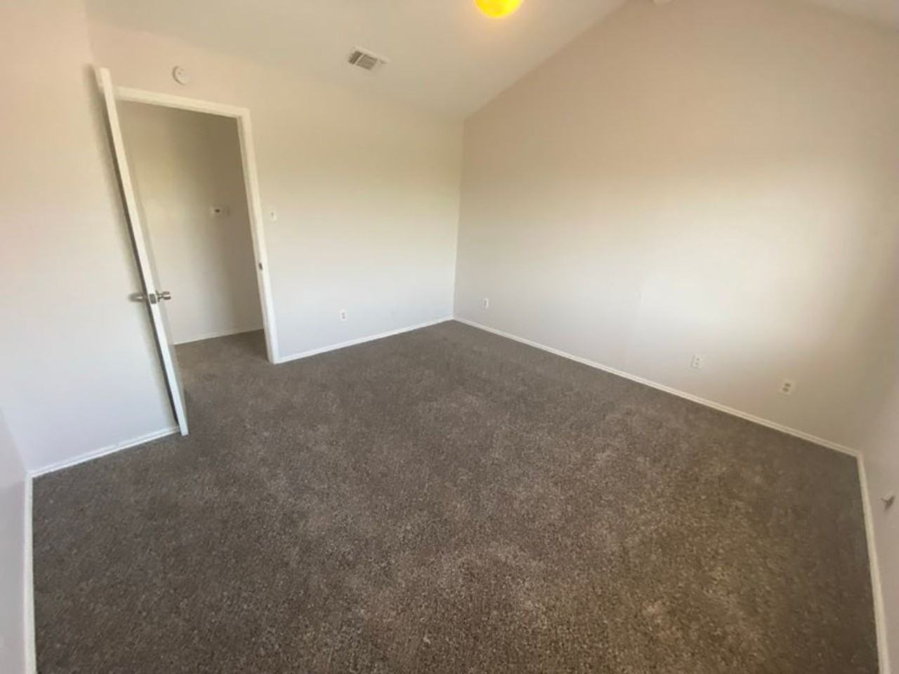 713 Westover Dr - Photo 3 of 9