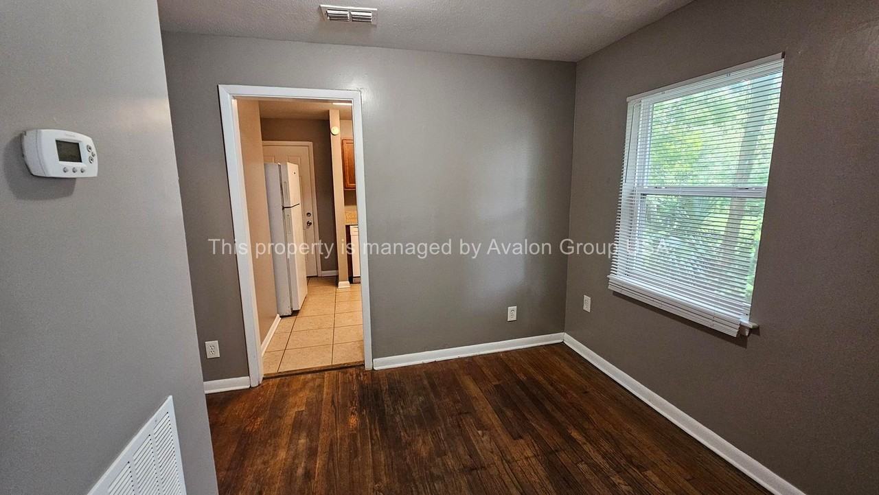 2727 N Davis St - Photo 3 of 21