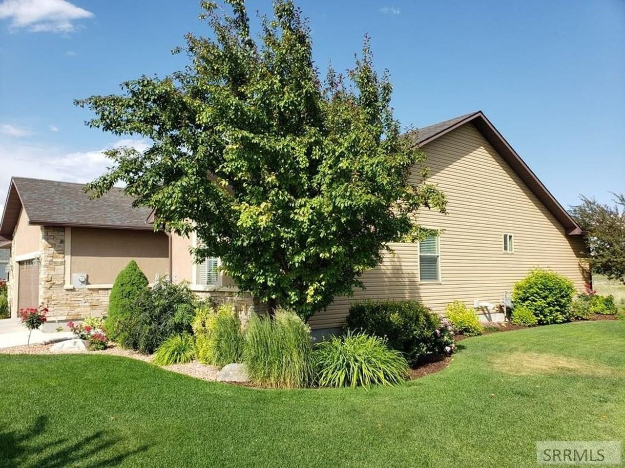 662 Tanglewood Dr - Photo 4 of 28
