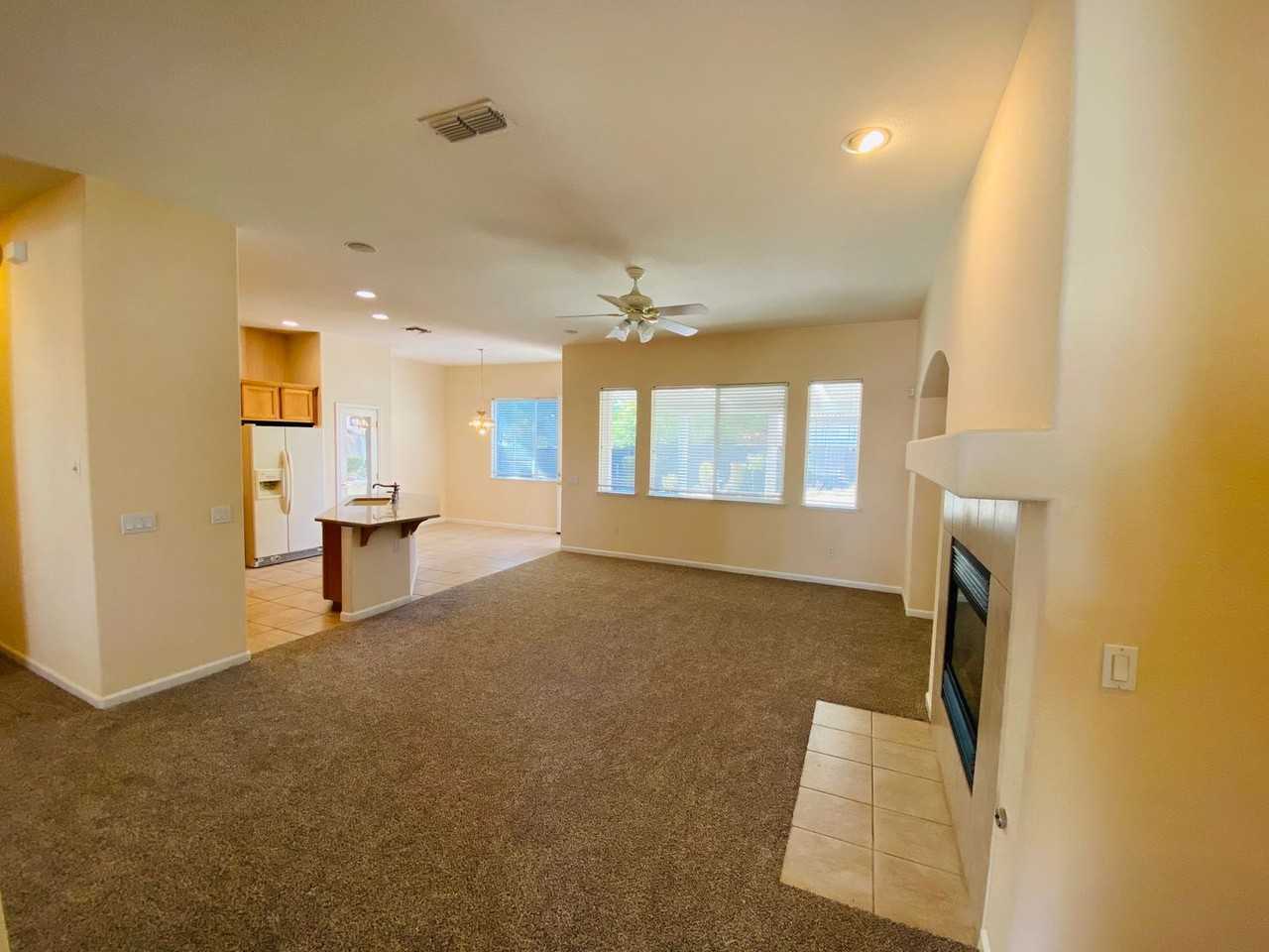 2428 Emerald Lake Ln - Photo 2 of 26