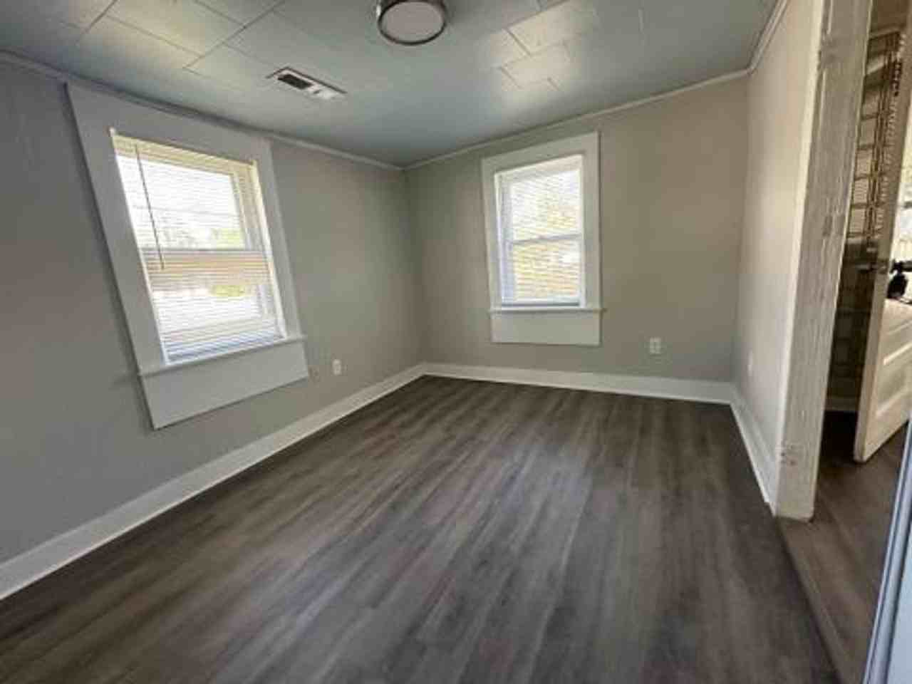 1201 Mccrary St - Photo 2 of 10