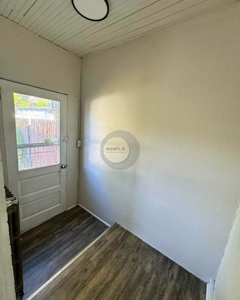 226 S 18th St - Photo 3 of 7