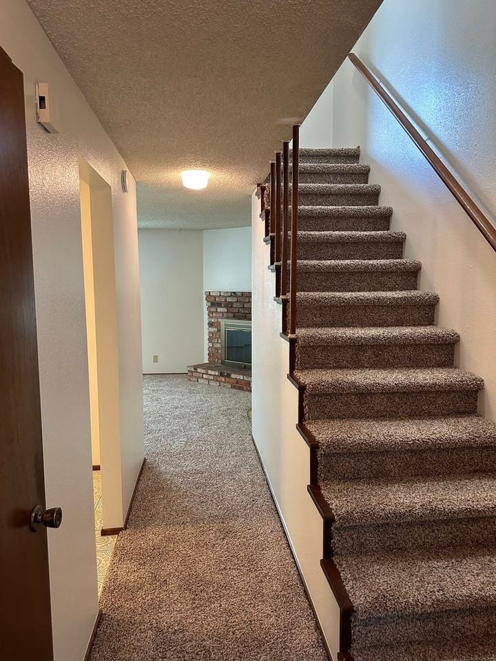 990 S 70th St - Photo 3 of 30