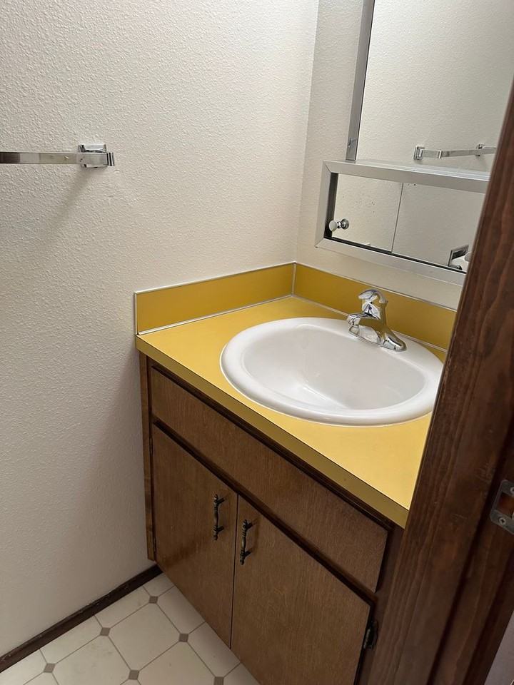 990 S 70th St - Photo 6 of 30