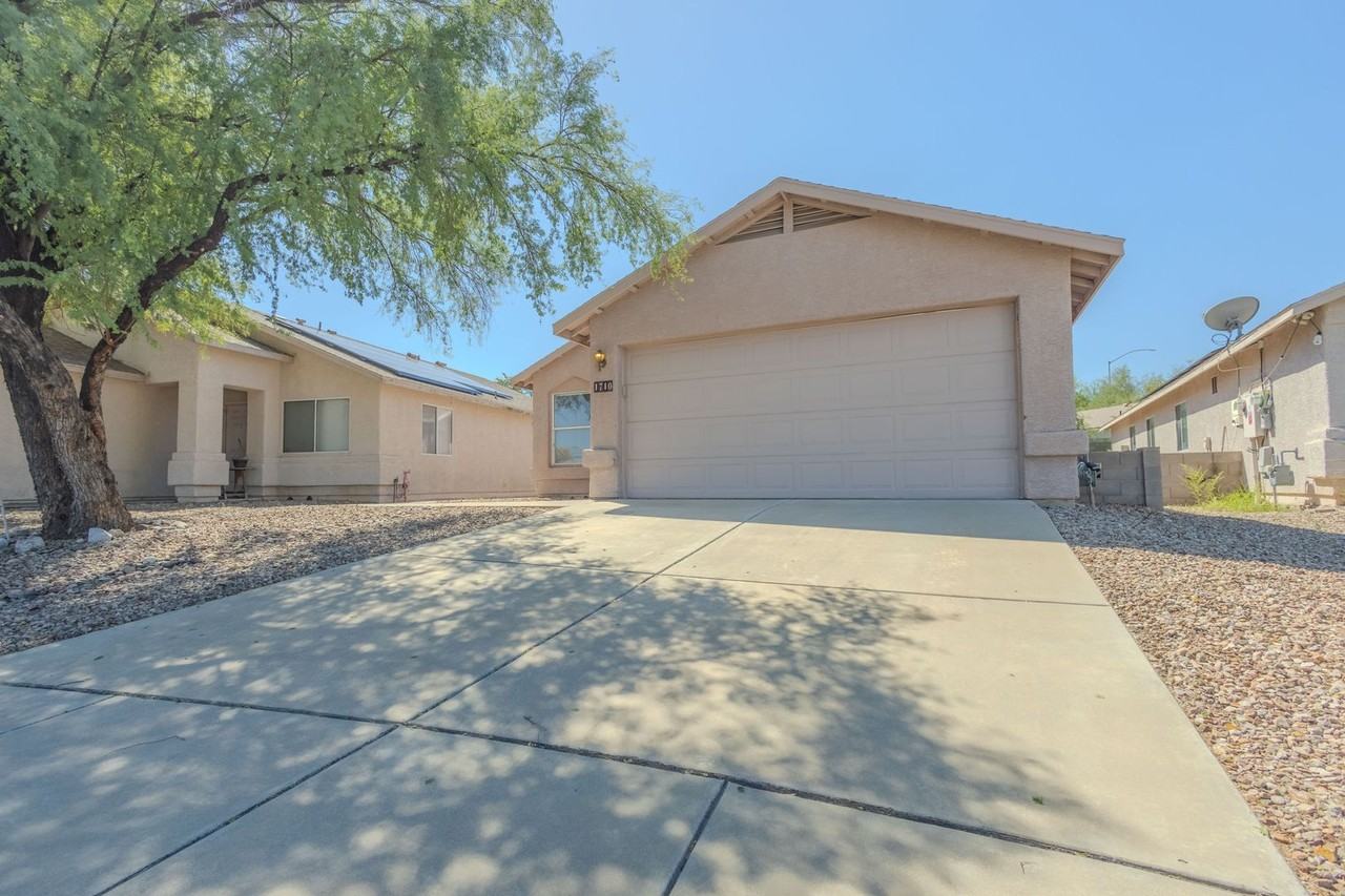 1710 E Saint John The Baptist St - Photo 2 of 24