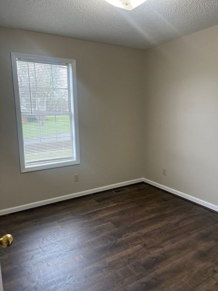 101 Kinchloe Ct - Photo 6 of 9