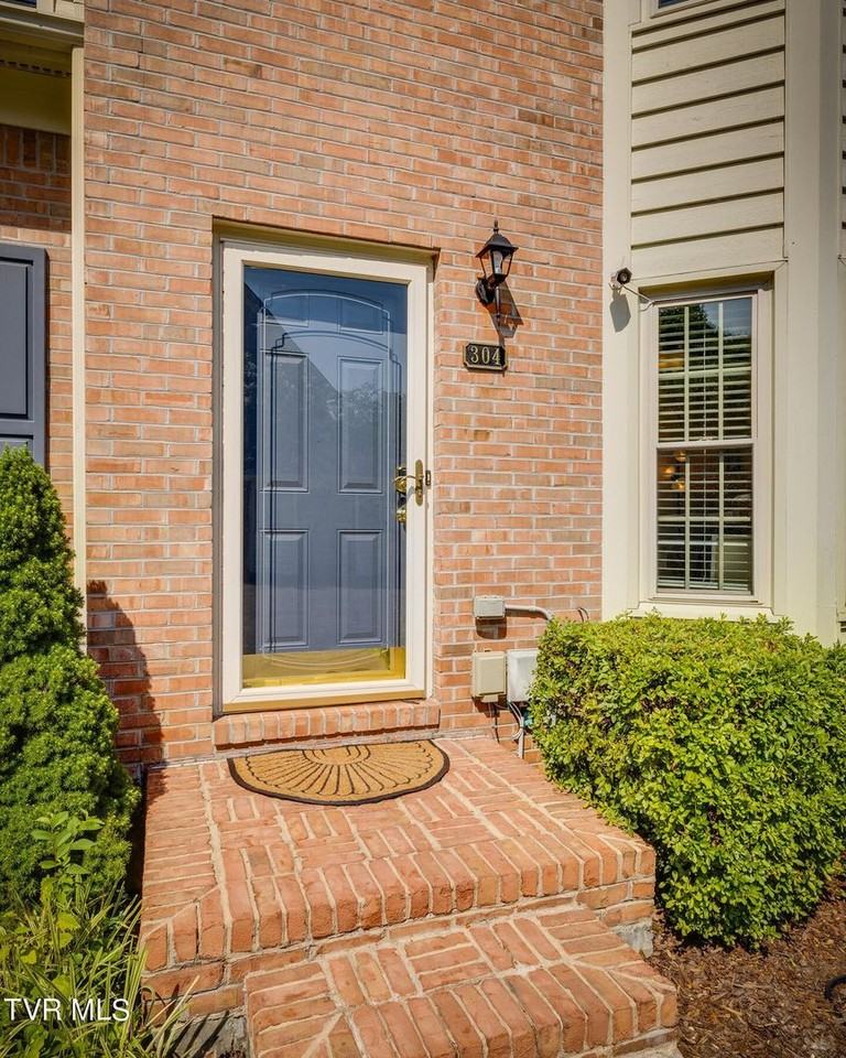 304 Ashley Oaks Private Dr - Photo 2 of 30