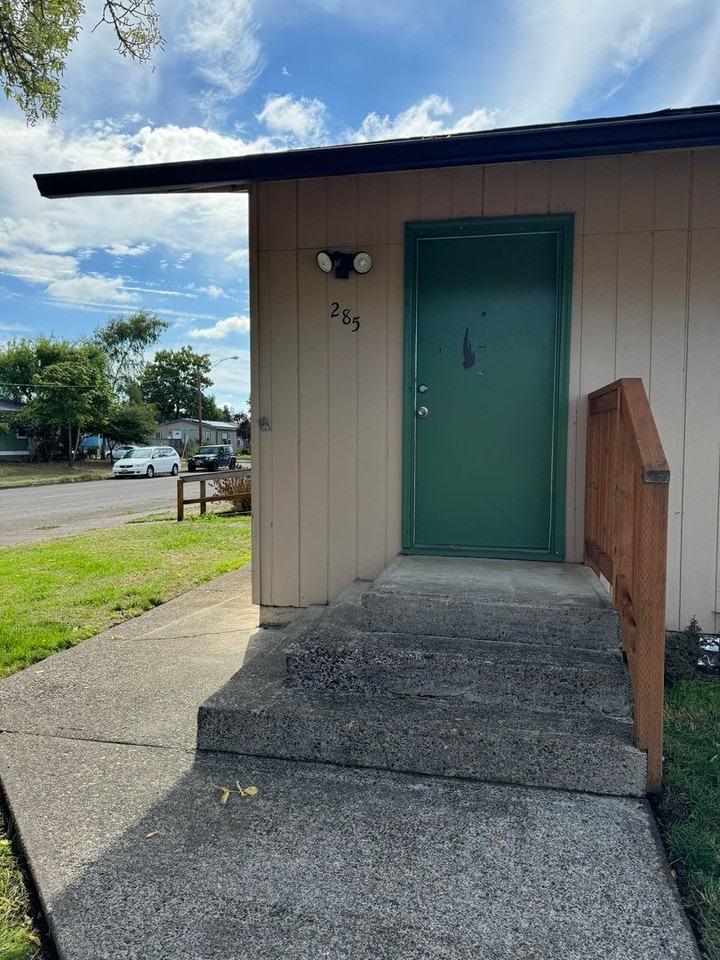 285 E 11th Ave - Photo 2 of 19