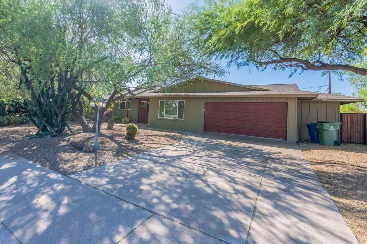 621 E Grace Dr - Photo 2 of 46