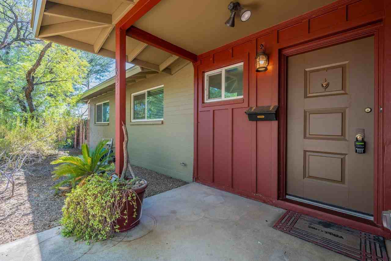 621 E Grace Dr - Photo 3 of 46