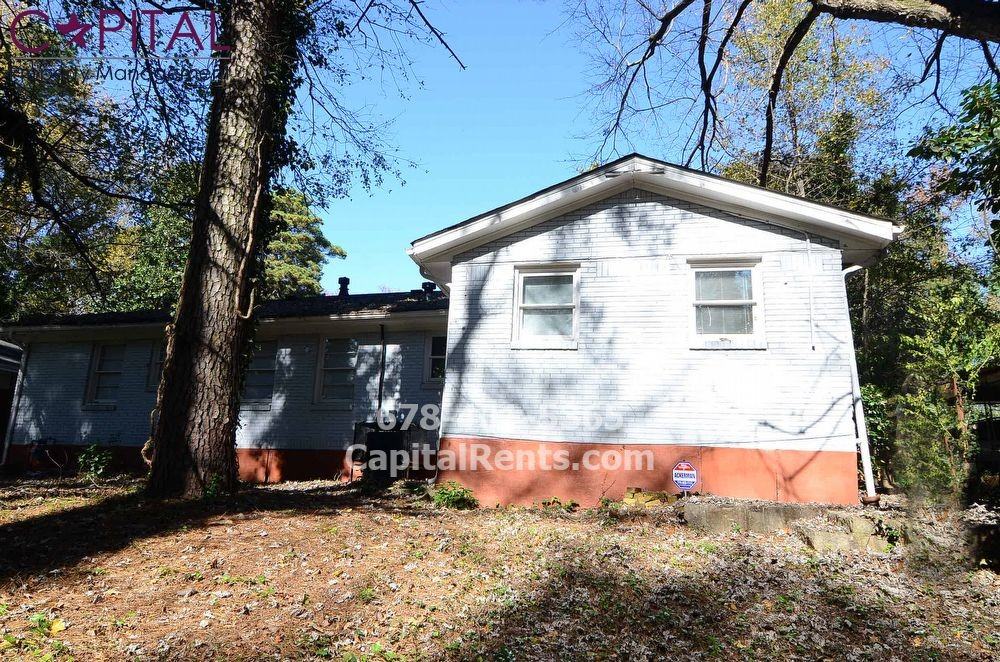 2945 Belvedere Ln - Photo 2 of 13