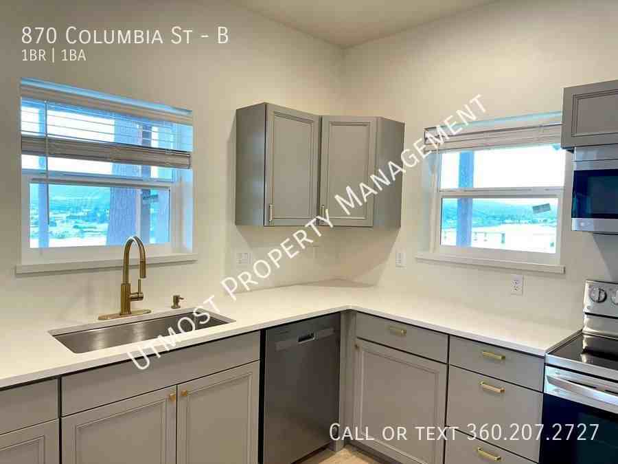 870 Columbia St #B - Photo 3 of 17